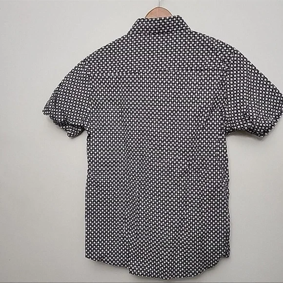 Men’s Monument Skull gothic Halloween shirt - Picture 3 of 4